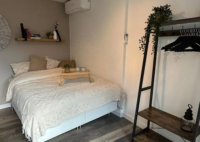 Hello - Pietheinplein 1 *